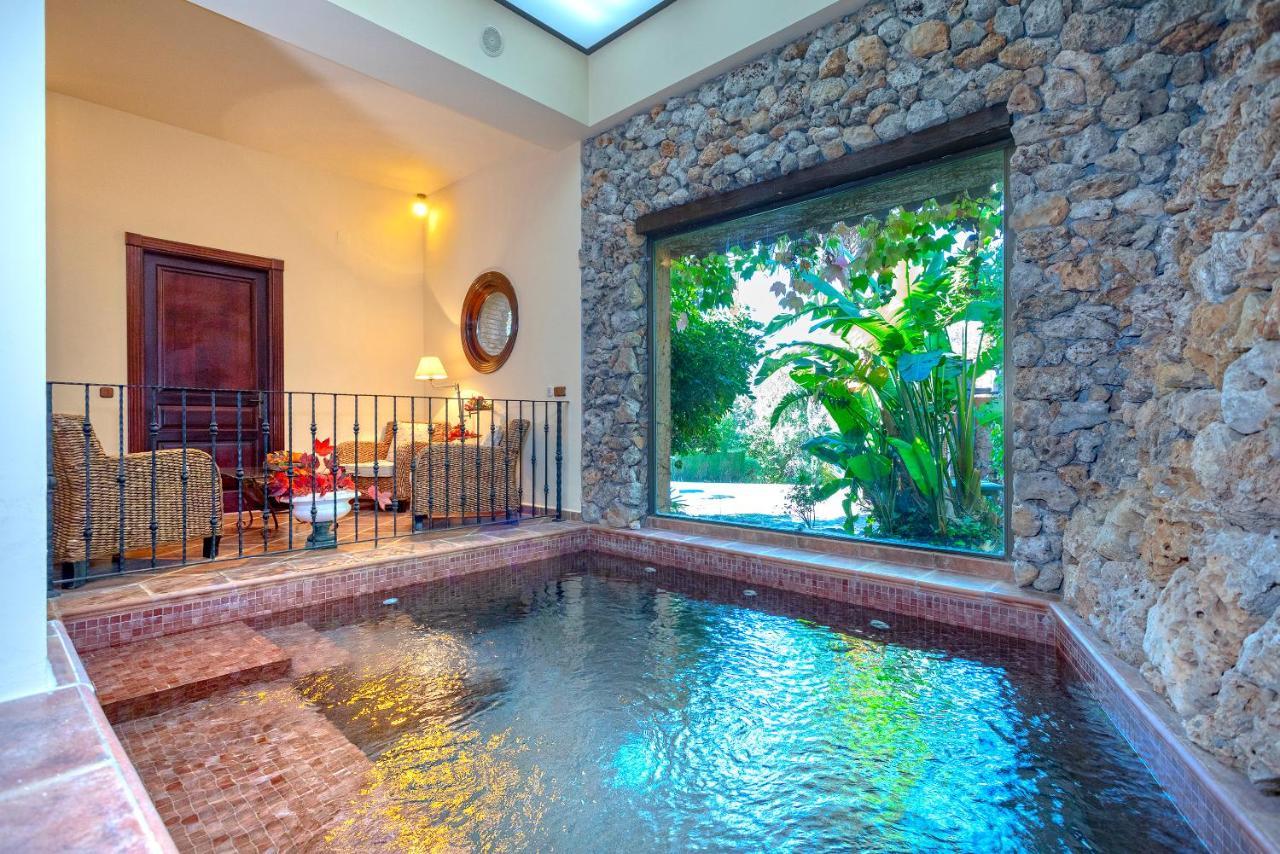 Casa Flores Con Piscina Interior Climatizada Alcaucín Kültér fotó