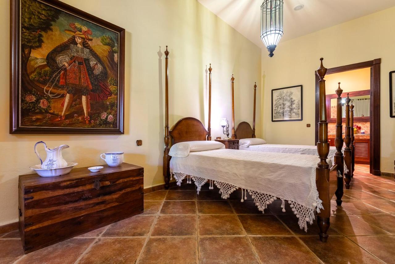 Casa Flores Con Piscina Interior Climatizada Alcaucín Kültér fotó