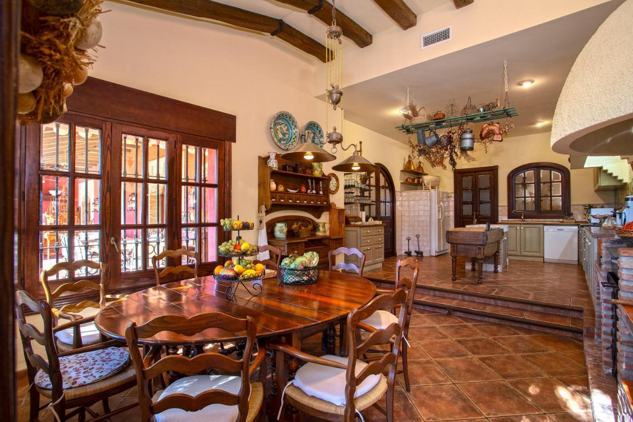 Casa Flores Con Piscina Interior Climatizada Alcaucín Kültér fotó