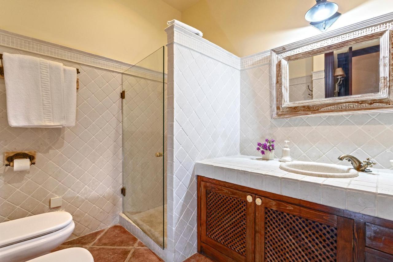 Casa Flores Con Piscina Interior Climatizada Alcaucín Kültér fotó