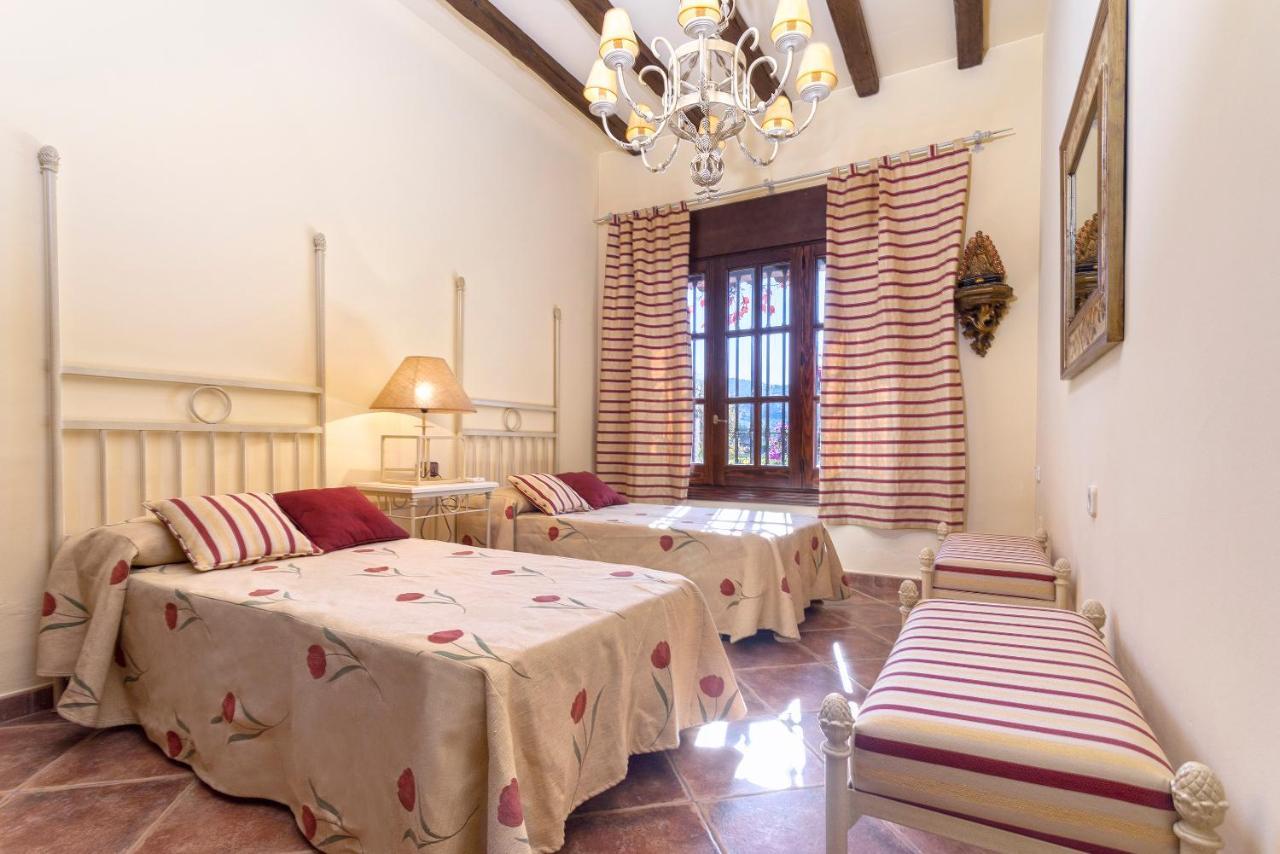 Casa Flores Con Piscina Interior Climatizada Alcaucín Kültér fotó