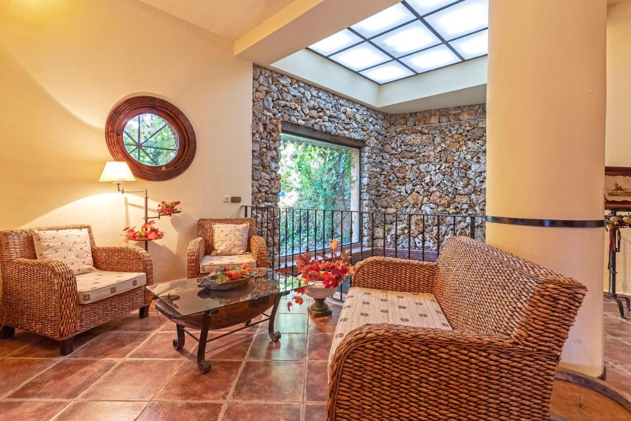 Casa Flores Con Piscina Interior Climatizada Alcaucín Kültér fotó