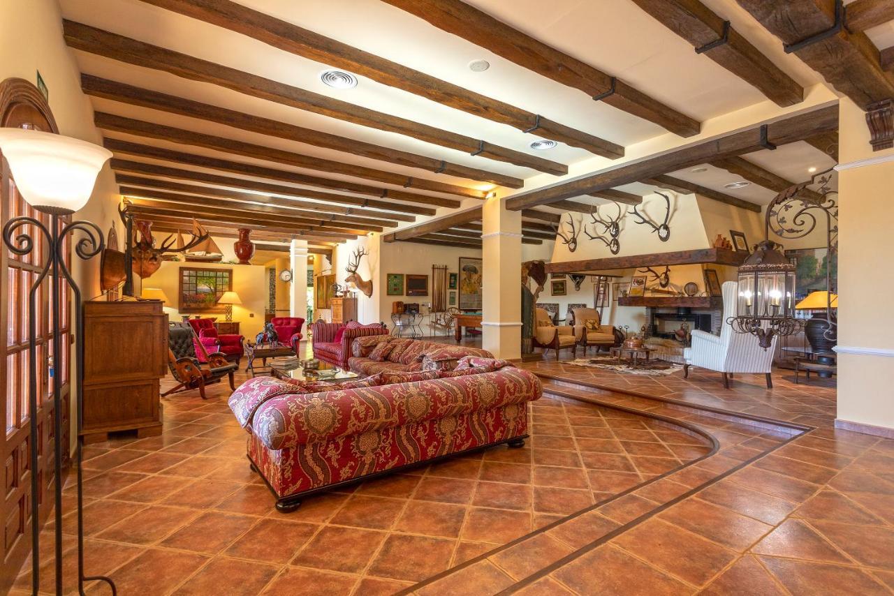Casa Flores Con Piscina Interior Climatizada Alcaucín Kültér fotó
