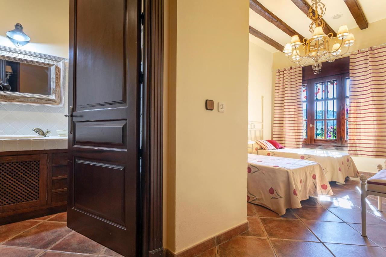 Casa Flores Con Piscina Interior Climatizada Alcaucín Kültér fotó