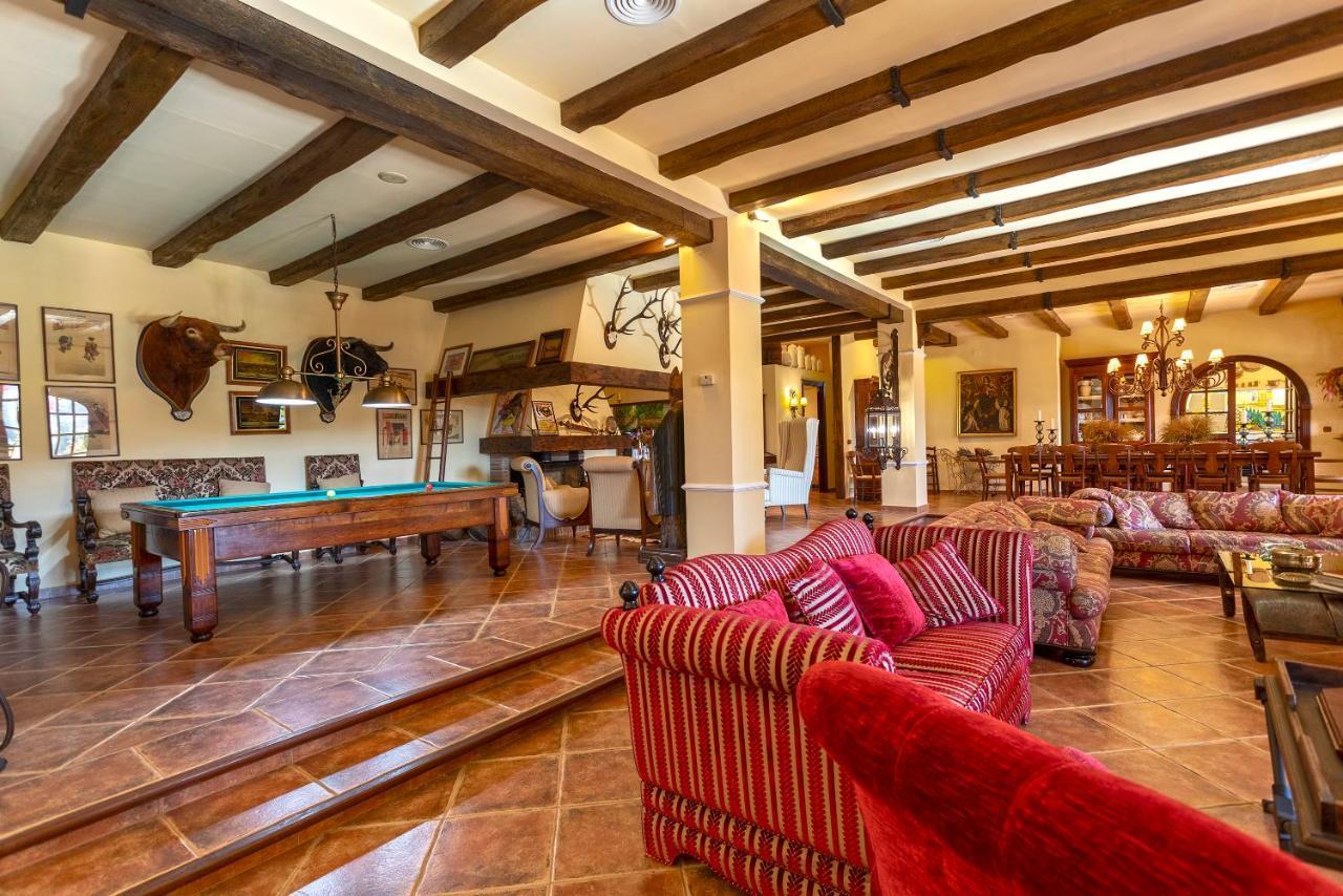 Casa Flores Con Piscina Interior Climatizada Alcaucín Kültér fotó