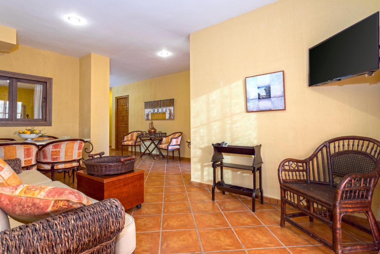 Casa Flores Con Piscina Interior Climatizada Alcaucín Kültér fotó