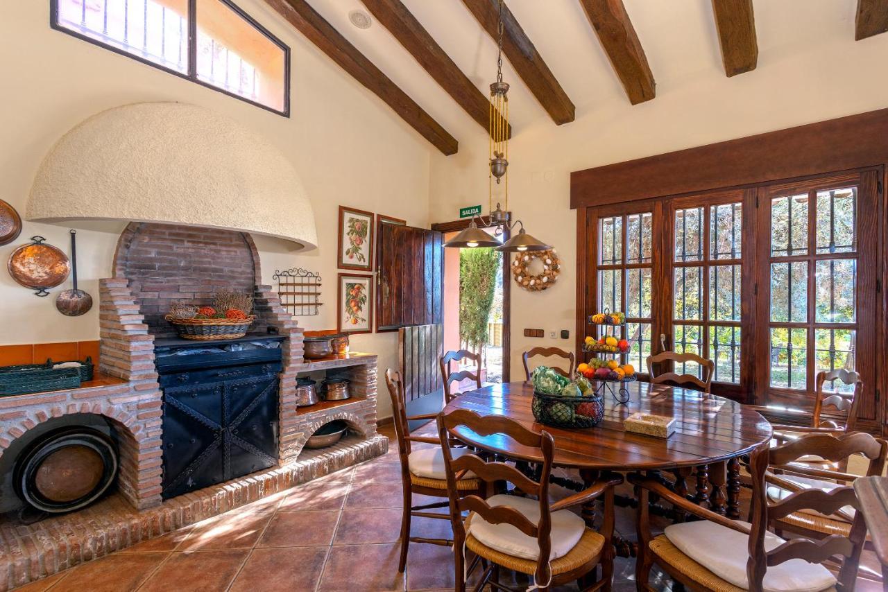 Casa Flores Con Piscina Interior Climatizada Alcaucín Kültér fotó