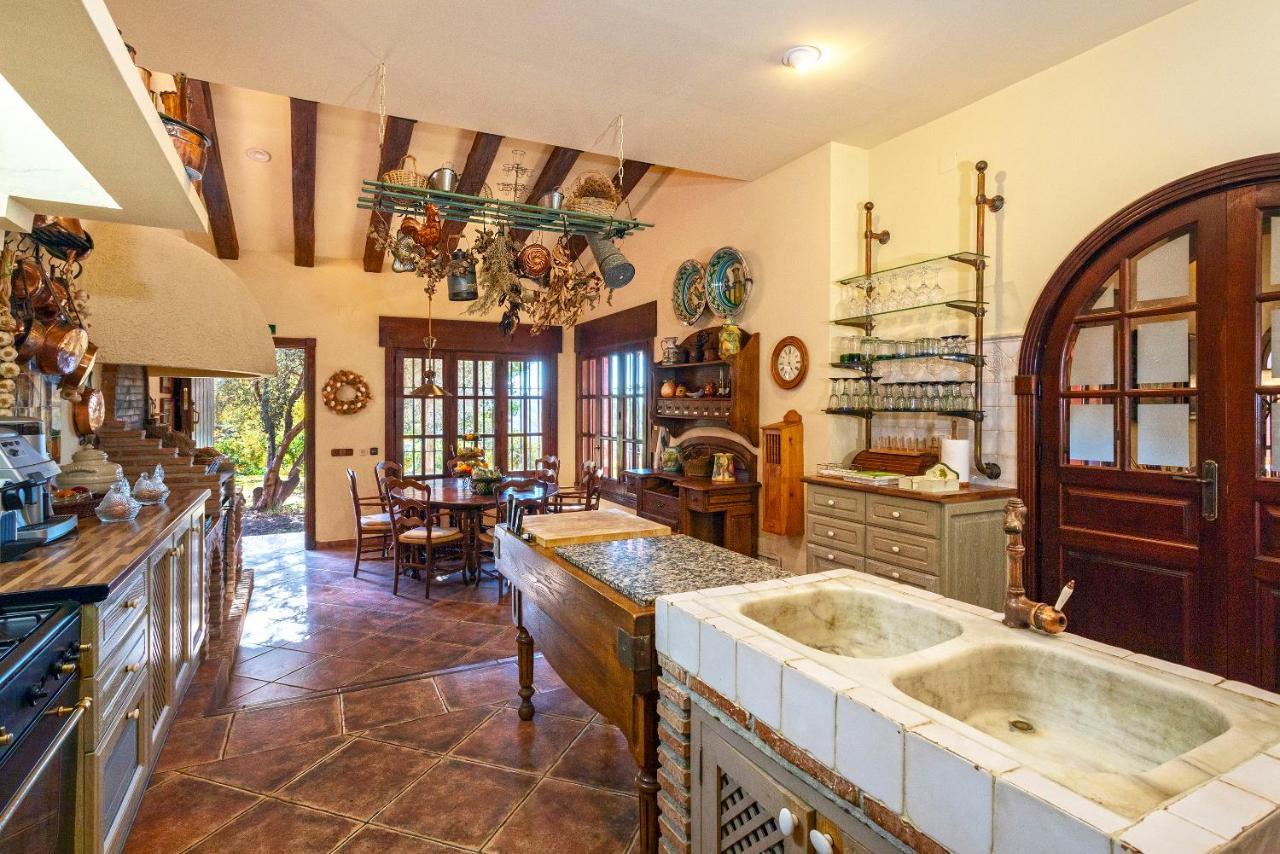 Casa Flores Con Piscina Interior Climatizada Alcaucín Kültér fotó